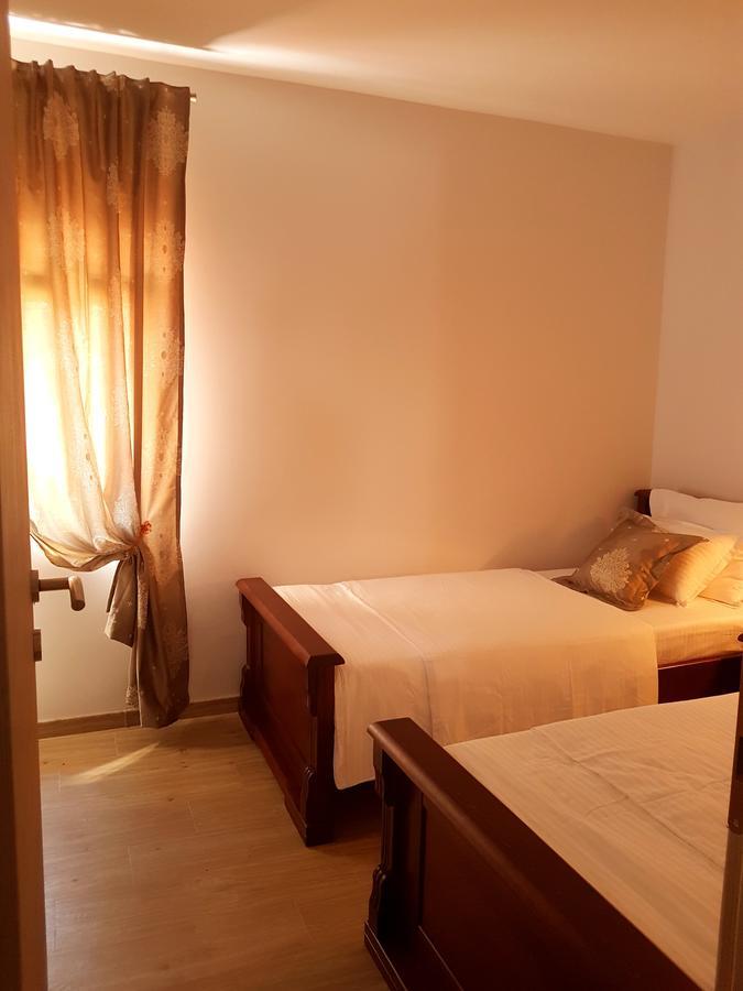 Apartments And Rooms Lijesevic บุดวา ภายนอก รูปภาพ
