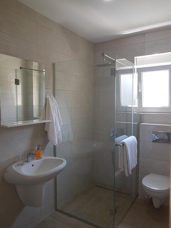 Apartments And Rooms Lijesevic บุดวา ภายนอก รูปภาพ