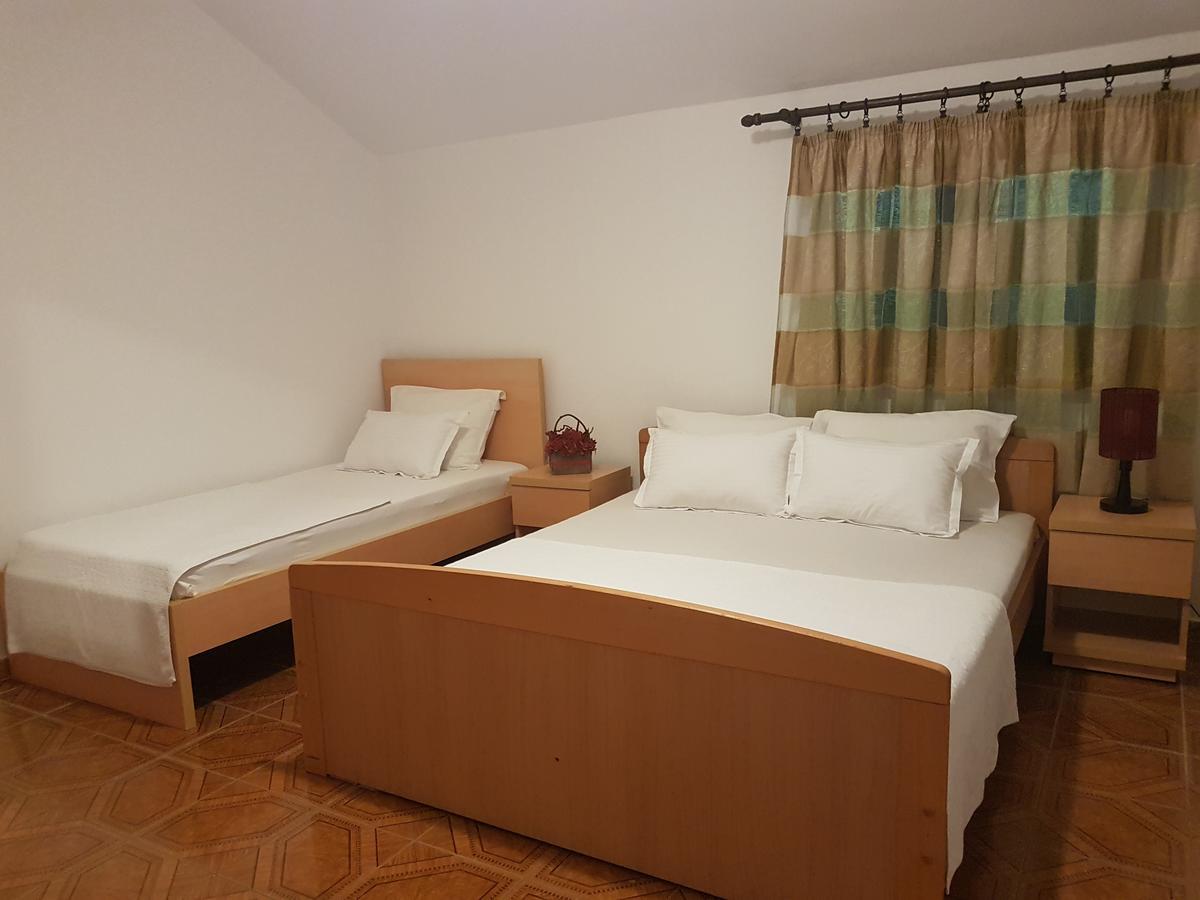Apartments And Rooms Lijesevic บุดวา ภายนอก รูปภาพ